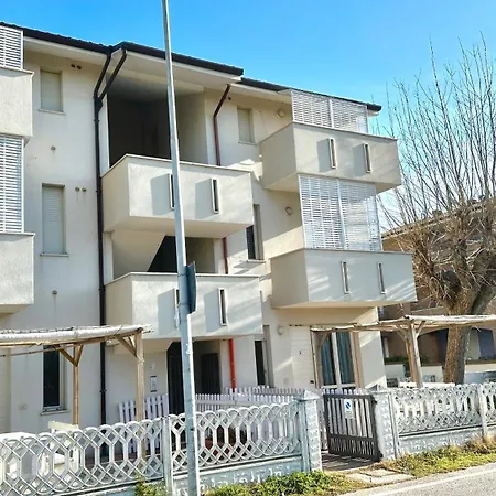 Fano, Trilocale Con Portico A 30mt Dal Mare - F001 דירה