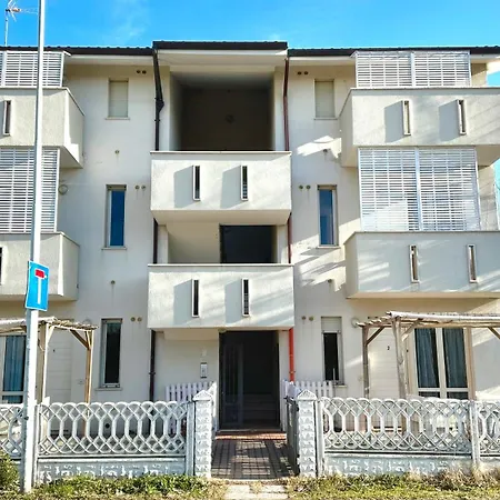 Fano, Trilocale Con Portico A 30mt Dal Mare - F001 *
