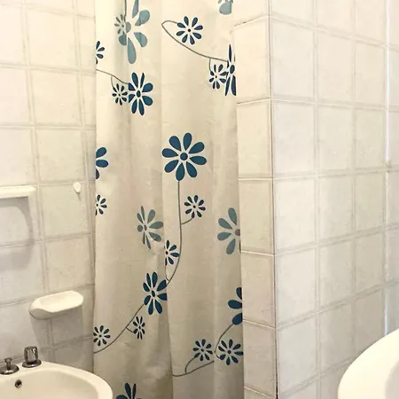 Fano, Trilocale Con Portico A 30mt Dal Mare - F001